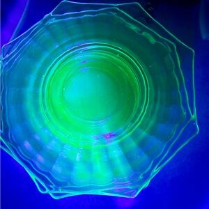 5 Vintage, Block Optic, Vaseline, uranium glass plates/saucers.